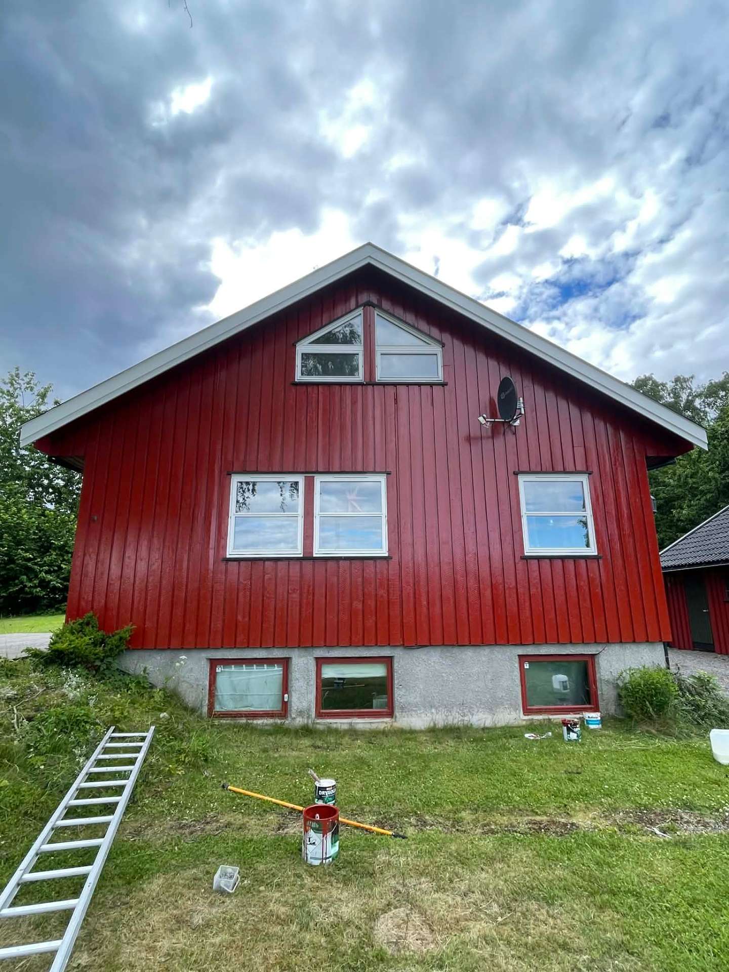 Husmaling – rødt panel – Etter